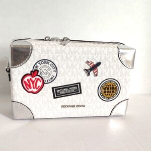 ✨️Moving Sale✨️Michael Kors Silver and White Crossbody Bag